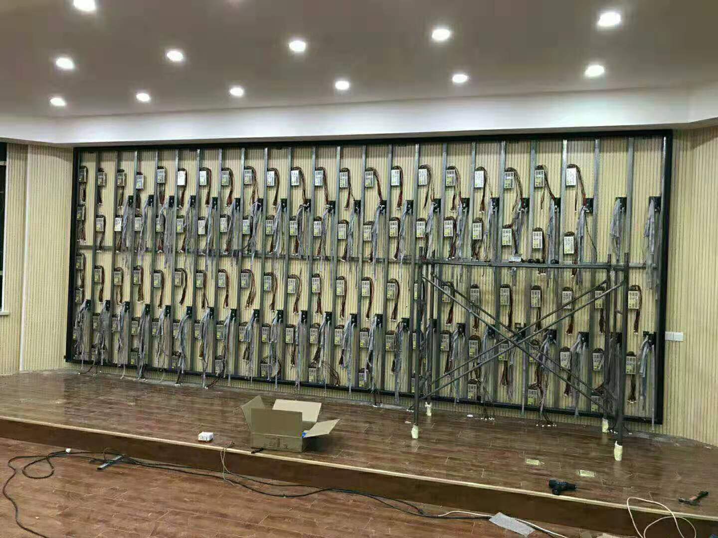 室内全彩LED电子大屏幕安装施工现场