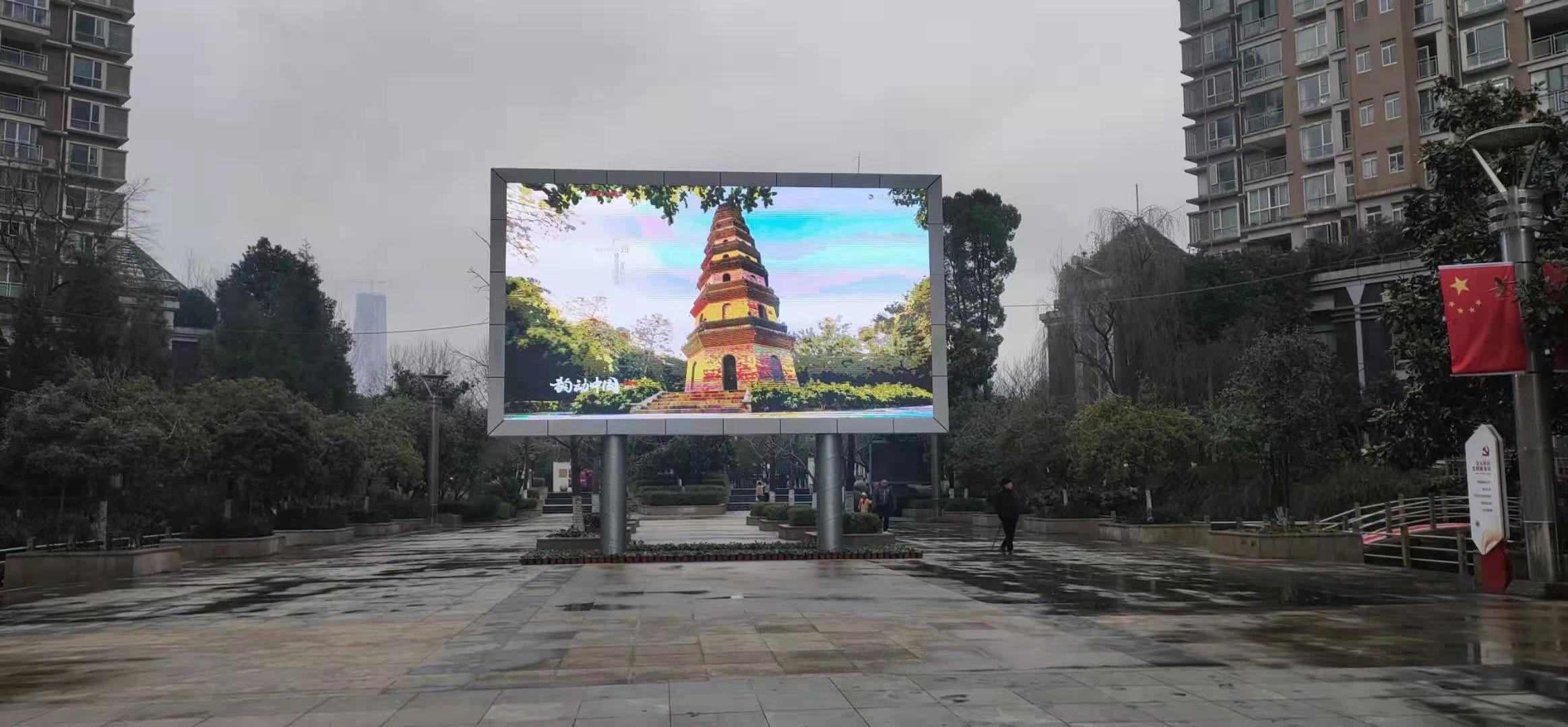 山东邻社小区高清户外全彩led电子显示屏安装案